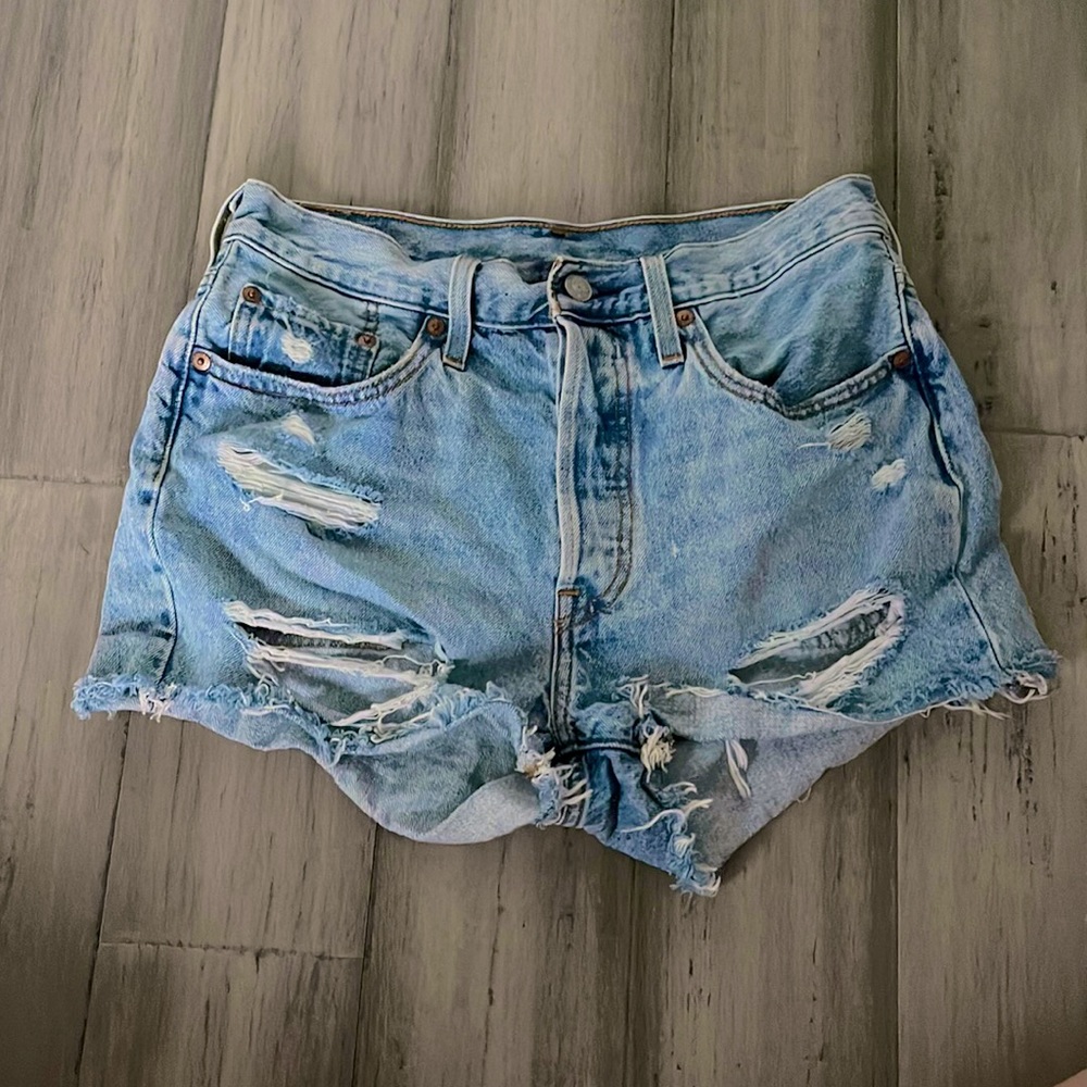Levi's 501 shorts- Light wash